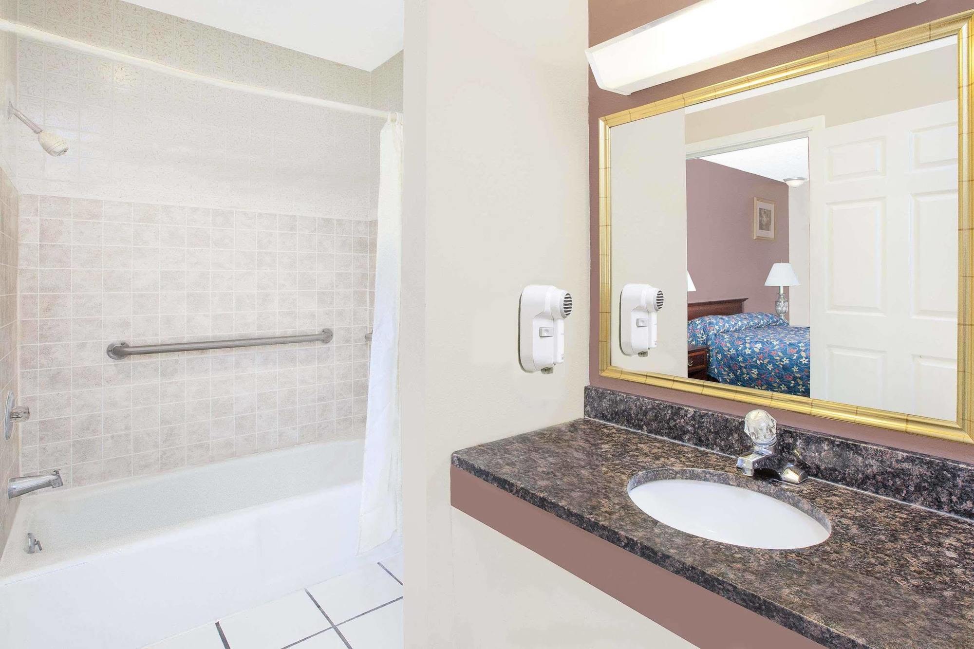 Imperial Inn Grand Blanc Εξωτερικό φωτογραφία