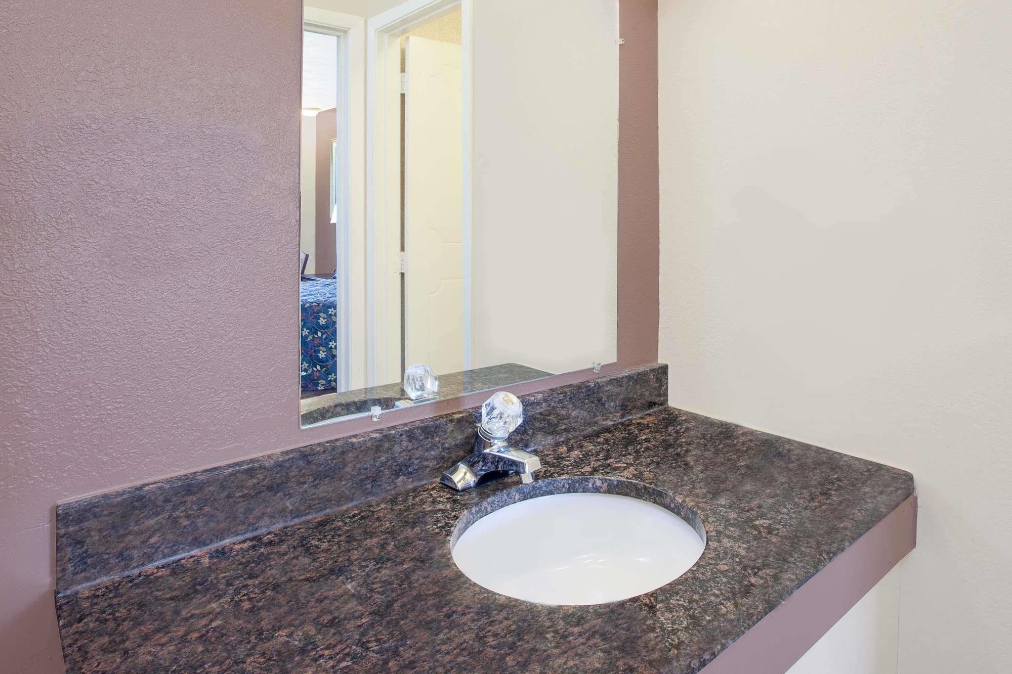 Imperial Inn Grand Blanc Εξωτερικό φωτογραφία