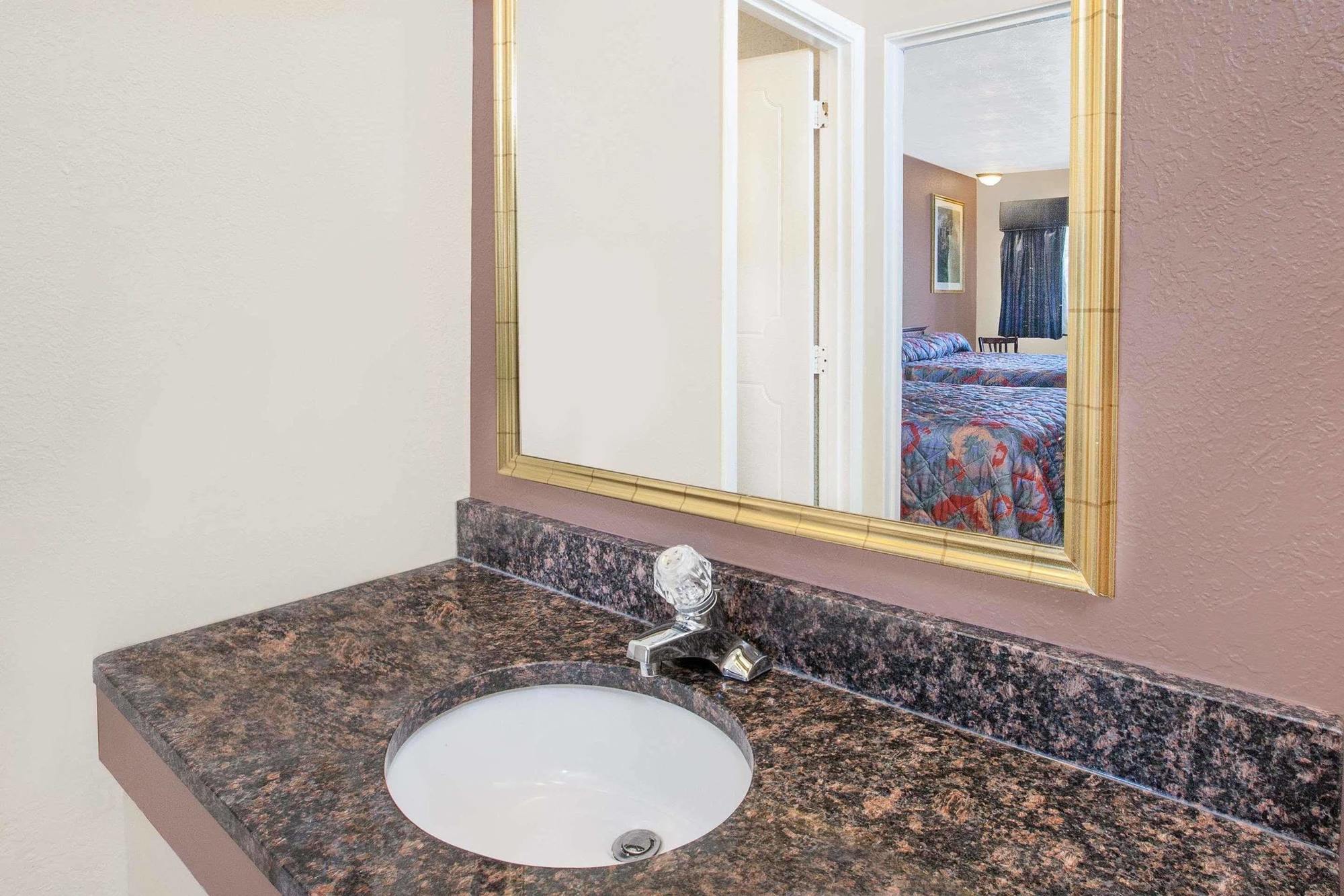 Imperial Inn Grand Blanc Εξωτερικό φωτογραφία